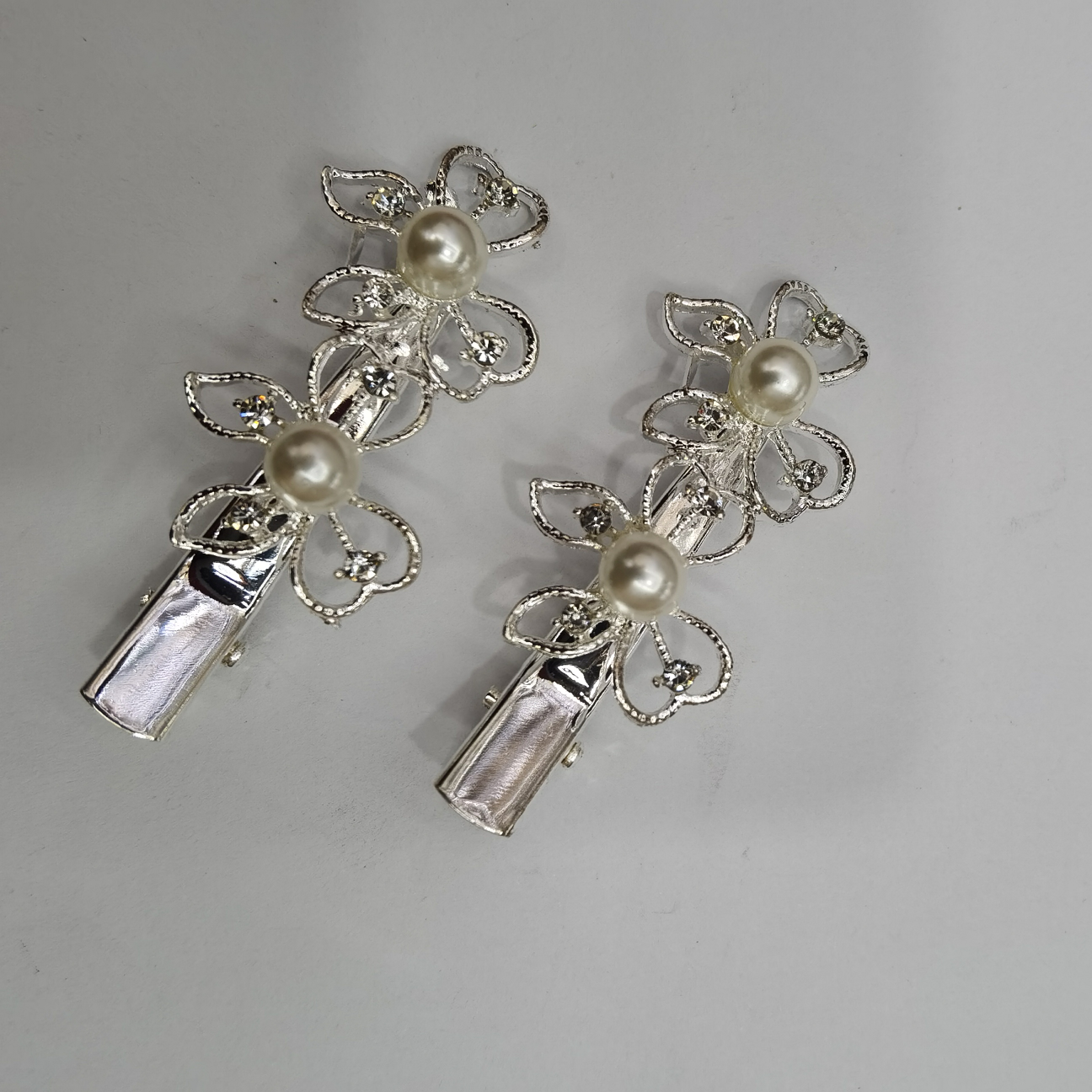 Pearl duckling clip