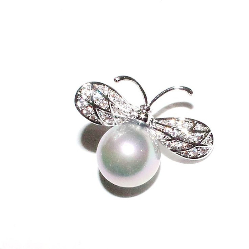 Cute retro chanel-style brooch, European and American pearl pin, little bee brooch, small and exquisite anti-exposure clasp details Picture