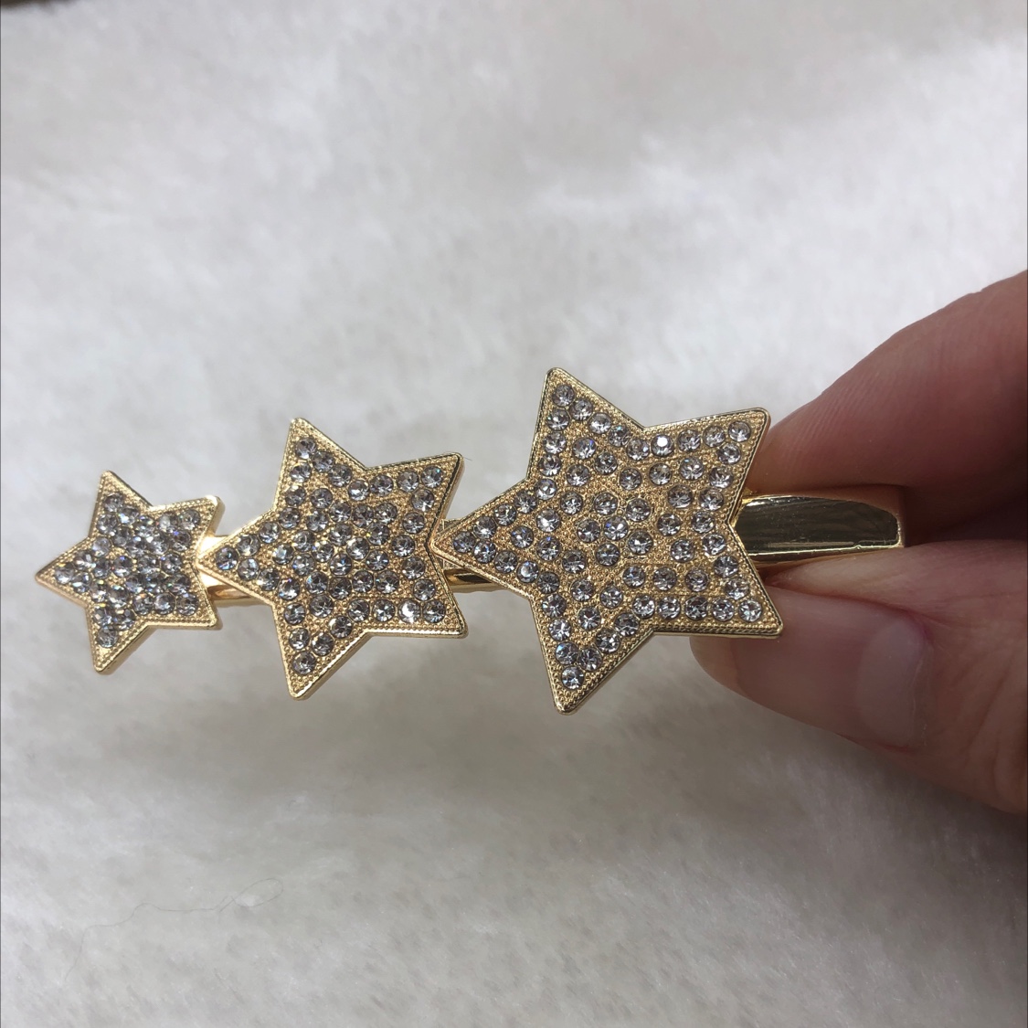Three five-pointed rhinestone duck clips with bangs