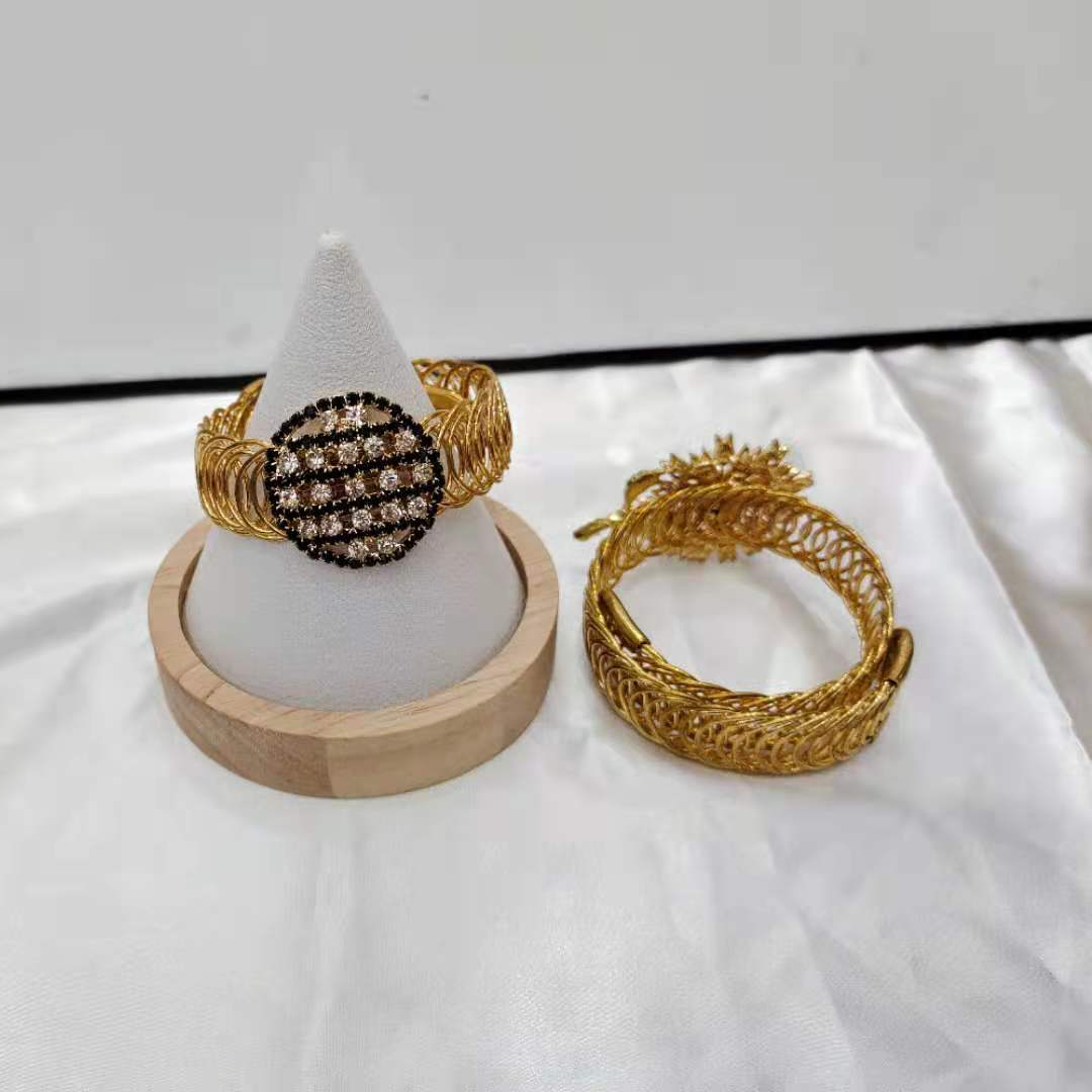 Fashion bracelet 440