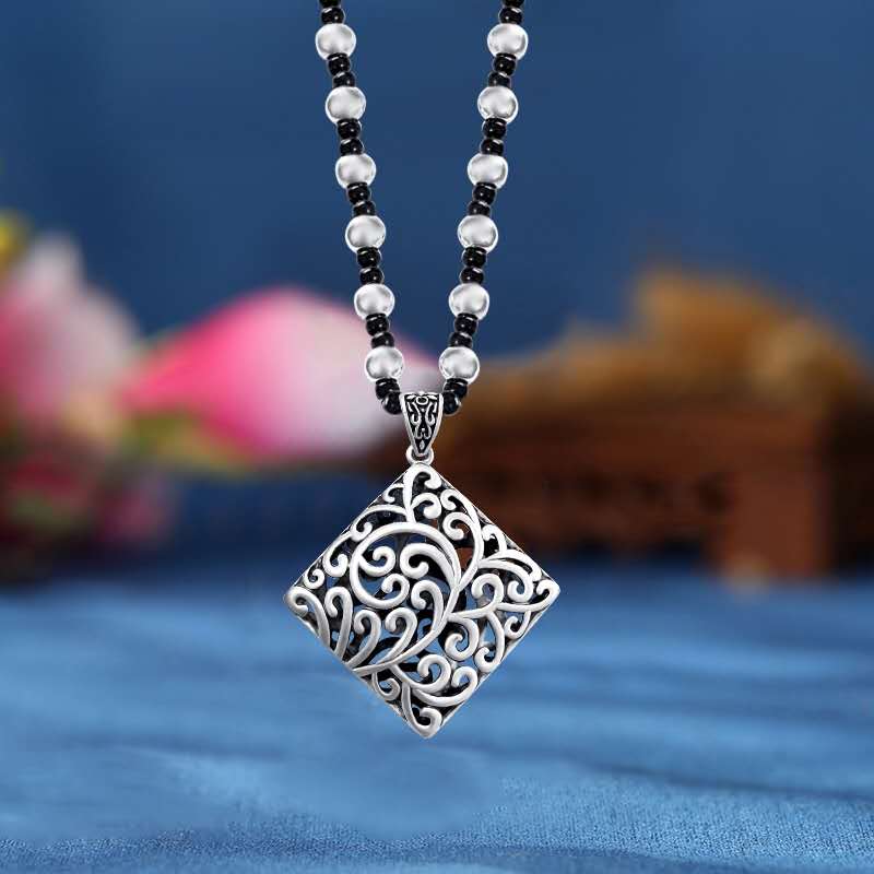 Jingpo Li Jewelry Collection Silver large beads and black beads Korean wax thread long sweater chain ~ One leaf brings wealth details Picture