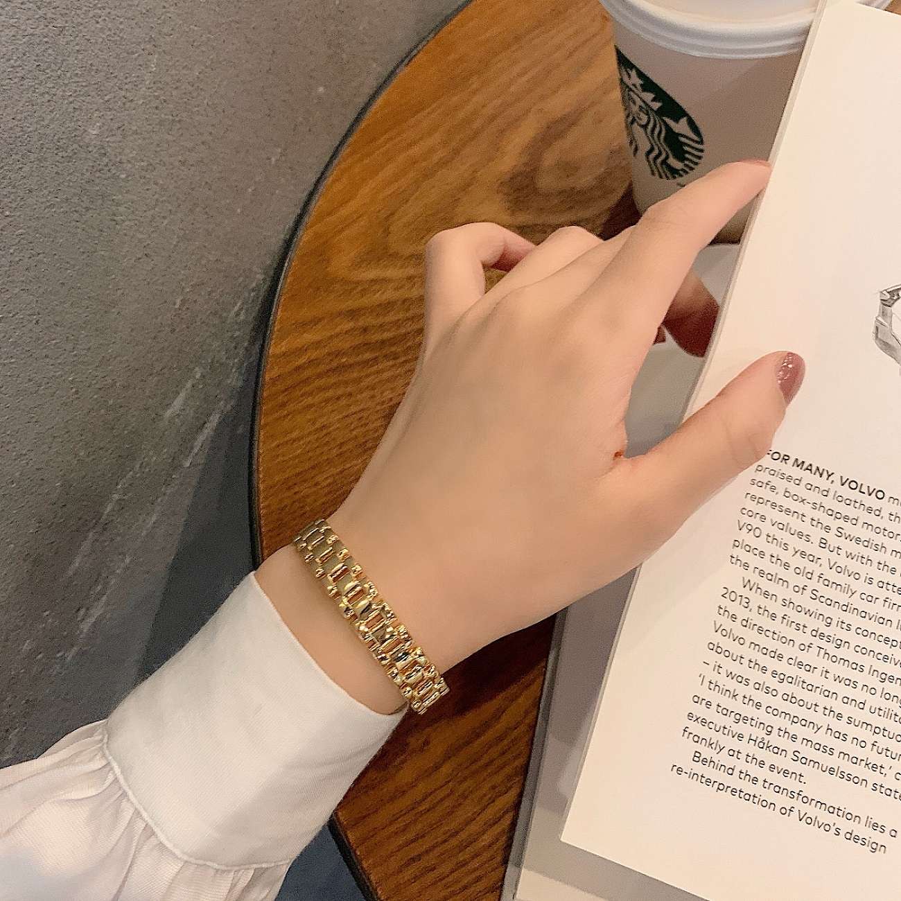 Korean style, unique and fashionable, Instagram, cold and niche design, high-end bracelet, women's light luxury, internet-famous bracelet and accessory Application Scenario
