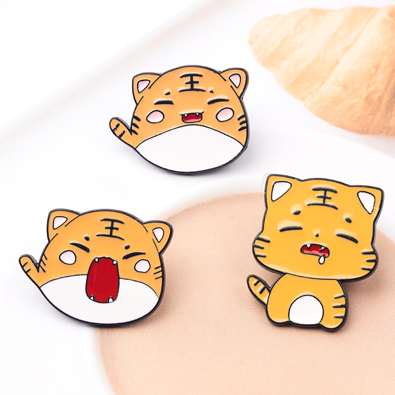 Little tiger brooch, cartoon student, cute Japanese style personality badge, animal button needle, clothes, collar needle bag, as a gift Little tiger brooch, cartoon student, cute Japanese style personality badge, animal button needle, clothes, collar needle bag, as a gift
