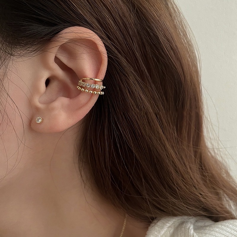Light luxury pearl ear clips for women's summer, a unique and fashionable style with a high-end feel, no ear holes, ear bone clips, a French simple and elegant ear accessory details Picture