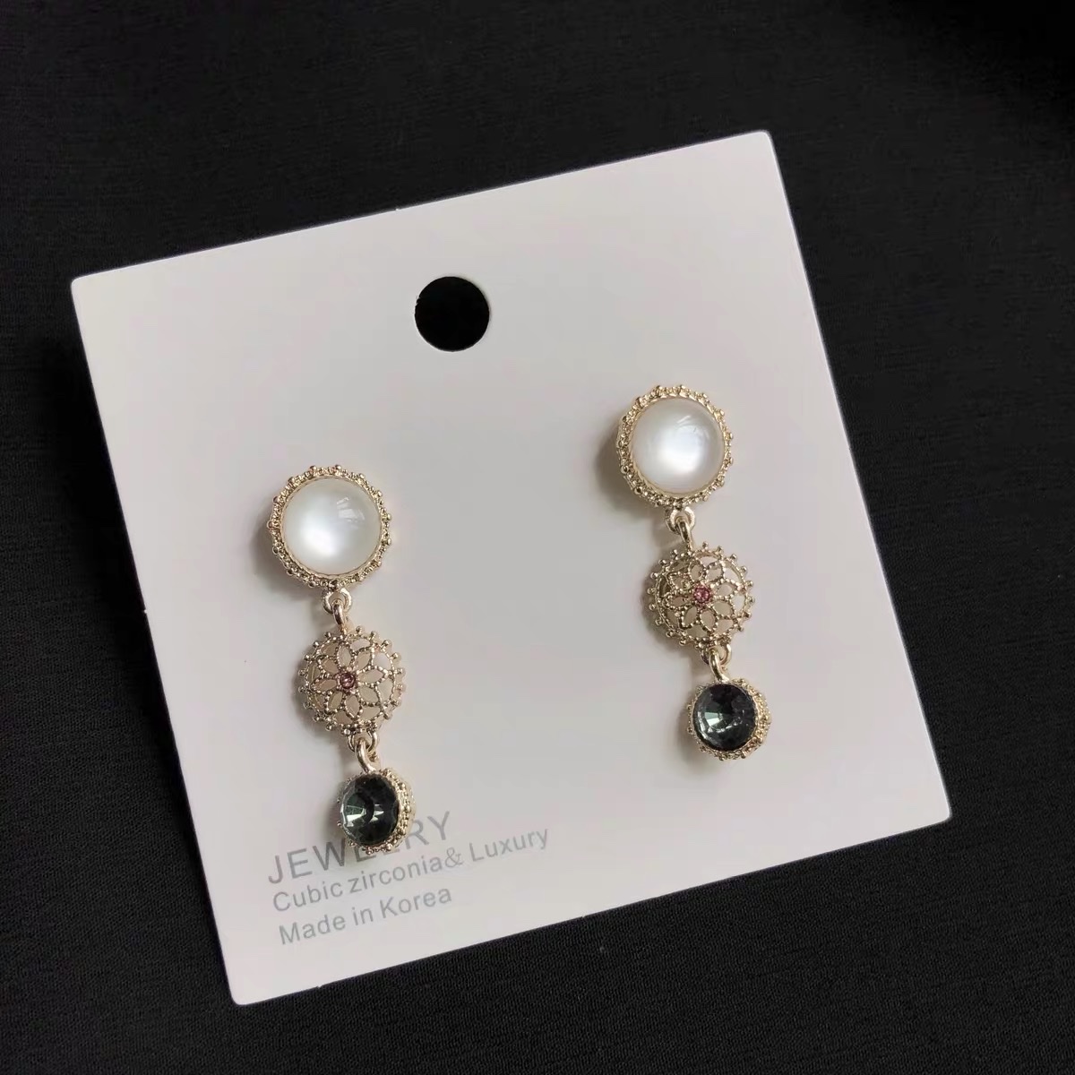 Korean version exquisite, sweet, elegant, versatile, fashionable and niche design stud earrings Item Picture
