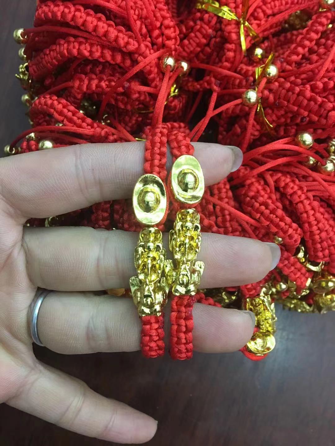 كيم PiXiu حبل الحظ الخاصة بك الأحمر اعلى السوار details Picture