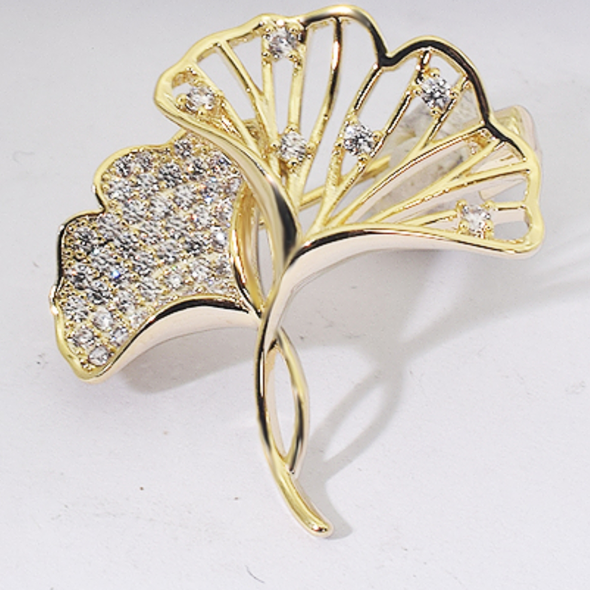 AN leaf brooch