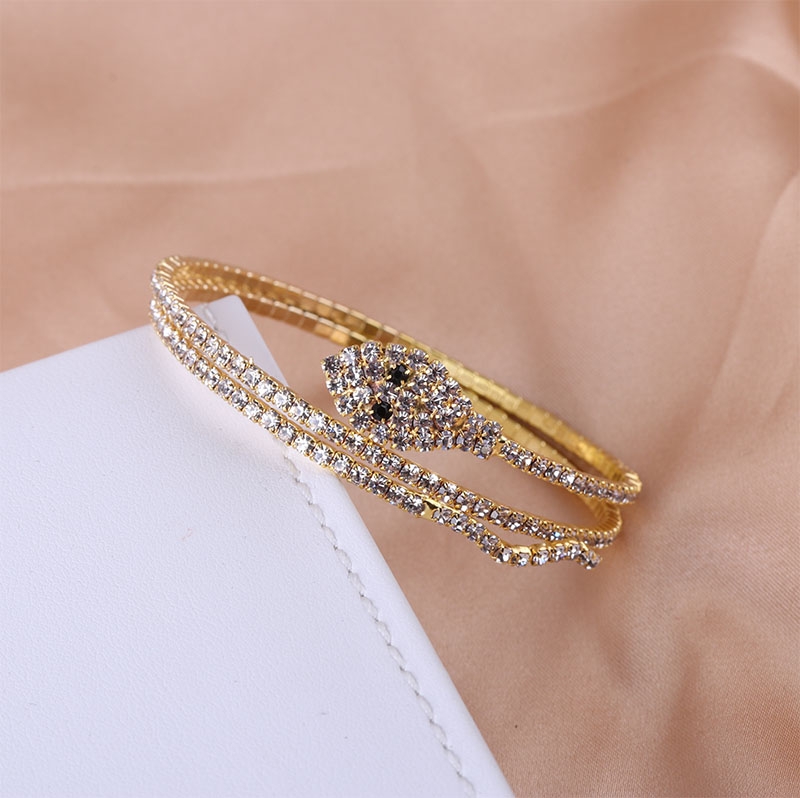 Sparkling diamond micro-inlay snake-shaped bracelet, Korean unique dance dinner high-end bracelet, light luxury, niche Internet celebrity jewelry for women