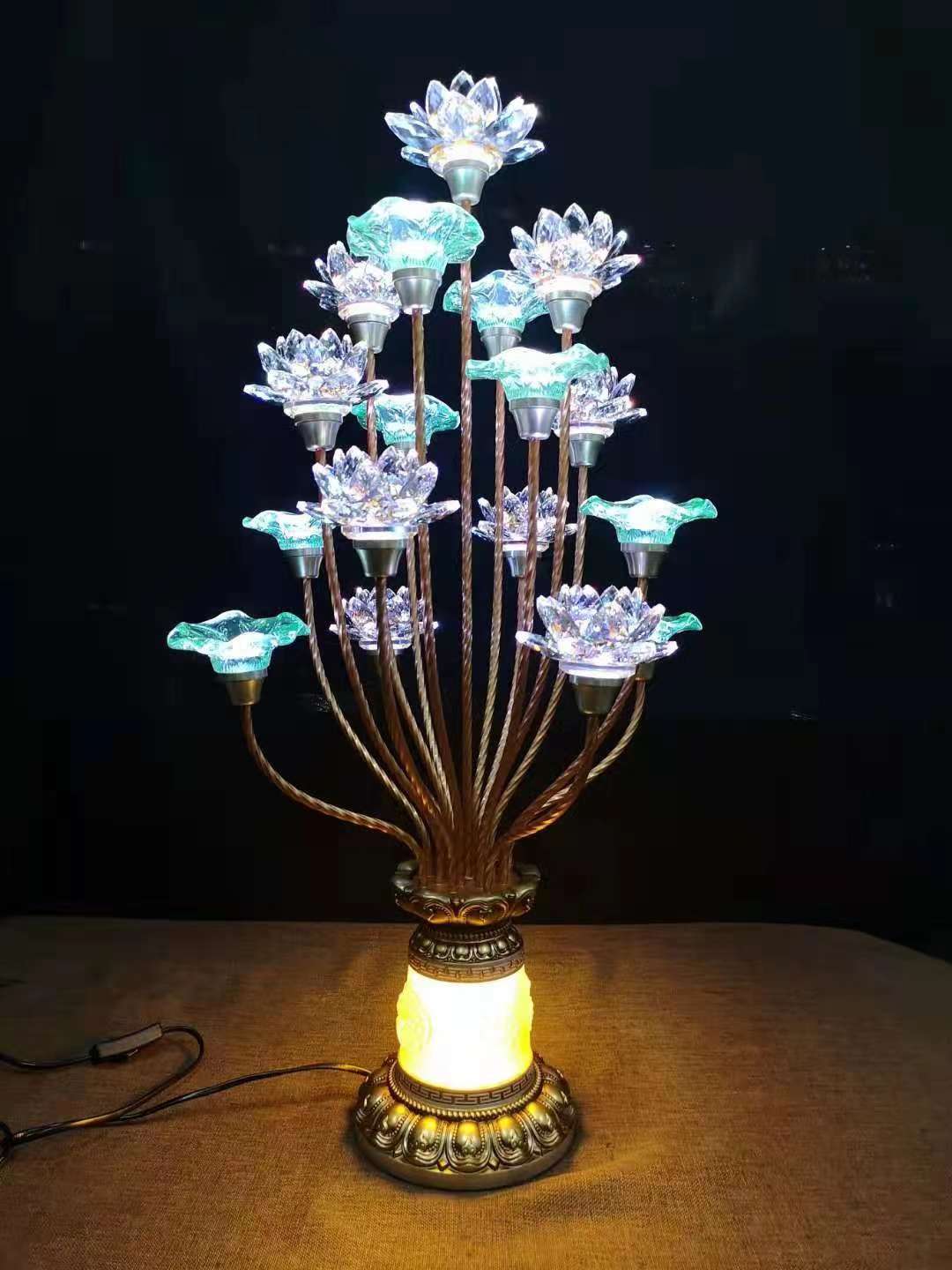 Lámpara de loto rosa provincia de zhejiang ciudad de yiwu lámpara de palacio de cobre proceso de deyen lámpara de loto lámpara de flor Item Picture