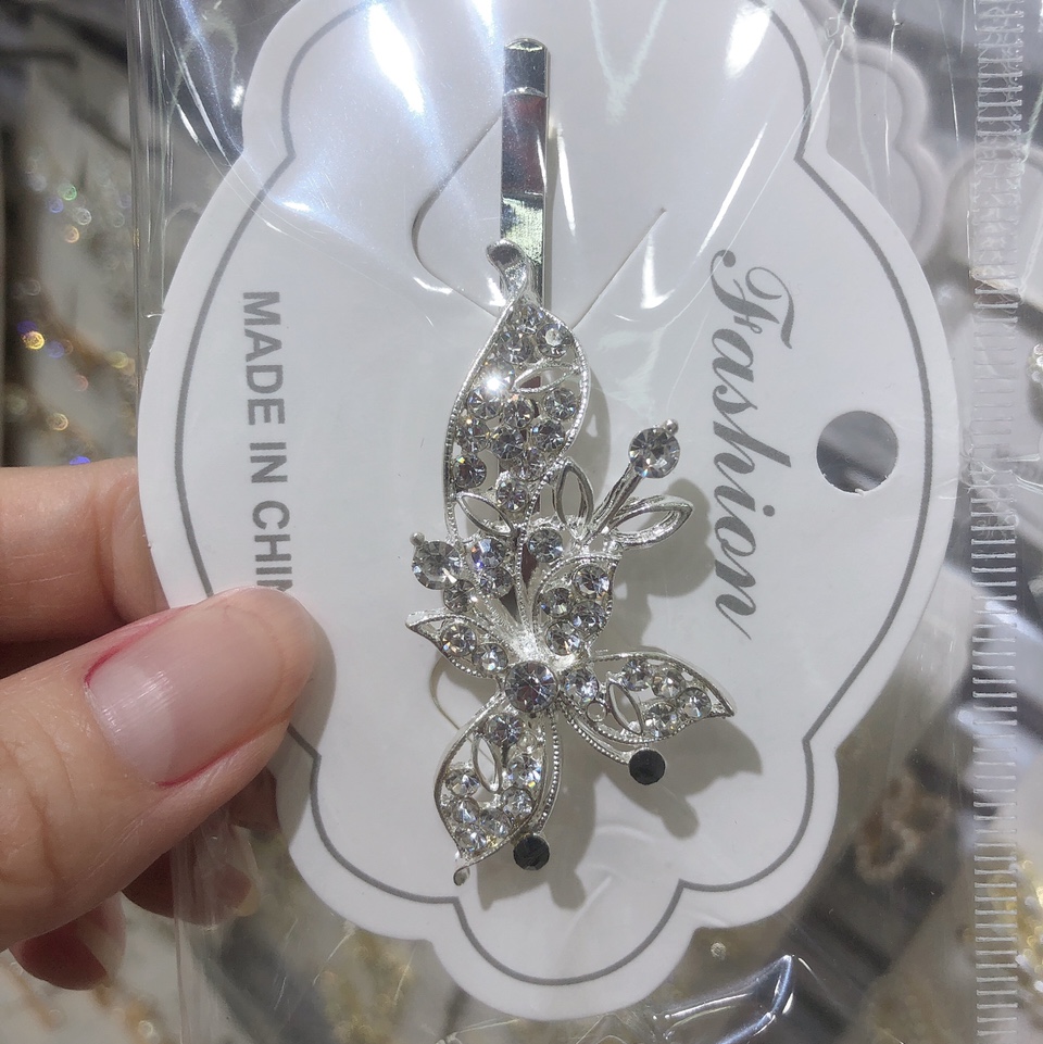 Alloy rhine-diamond-iris edge clip