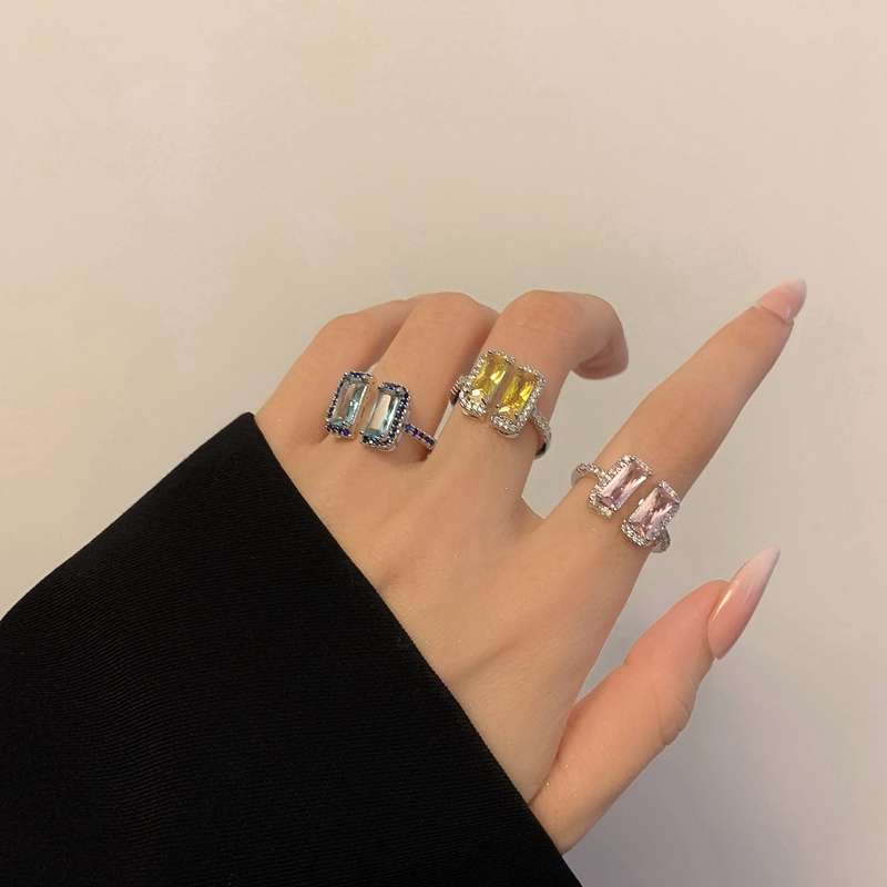 Fashionable diamond-encrusted square ring, a unique open-mouthed index finger ring in green, yellow, pink and blue detail image 2