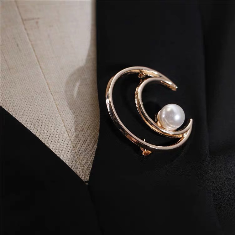 Moon pearl bracelet