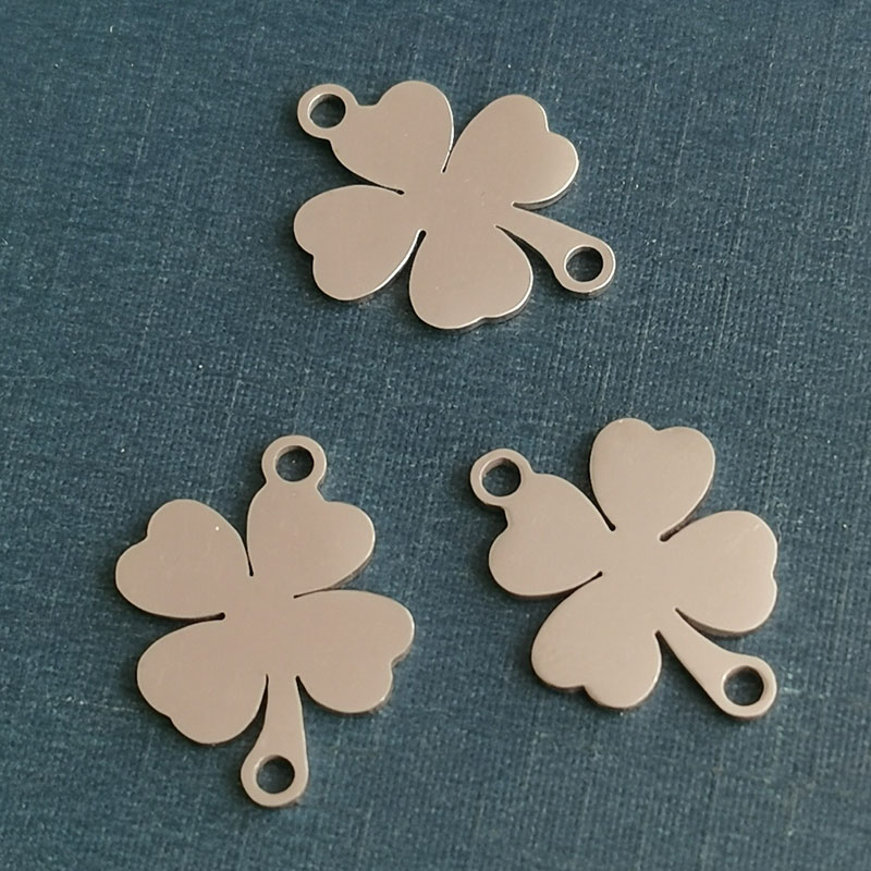 Cross-border new diy jewelry titanium steel smooth four-leaf clover accessories bracelet necklace production of four-leaf clover pendant