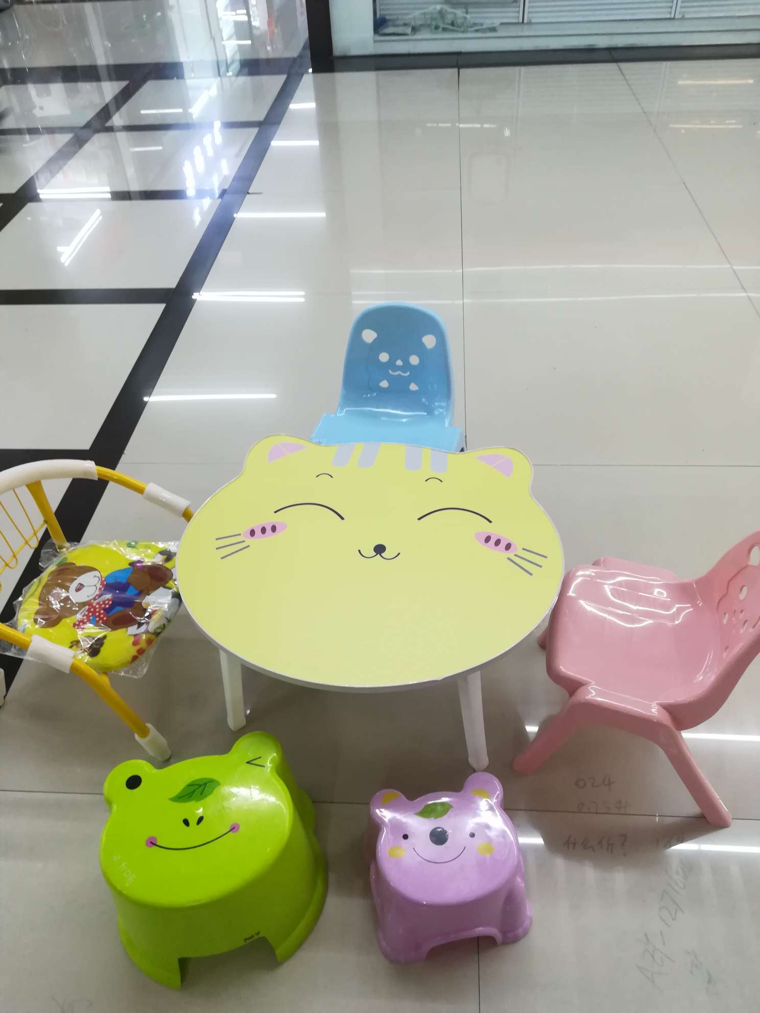 儿童桌子，卡通桌子产品图