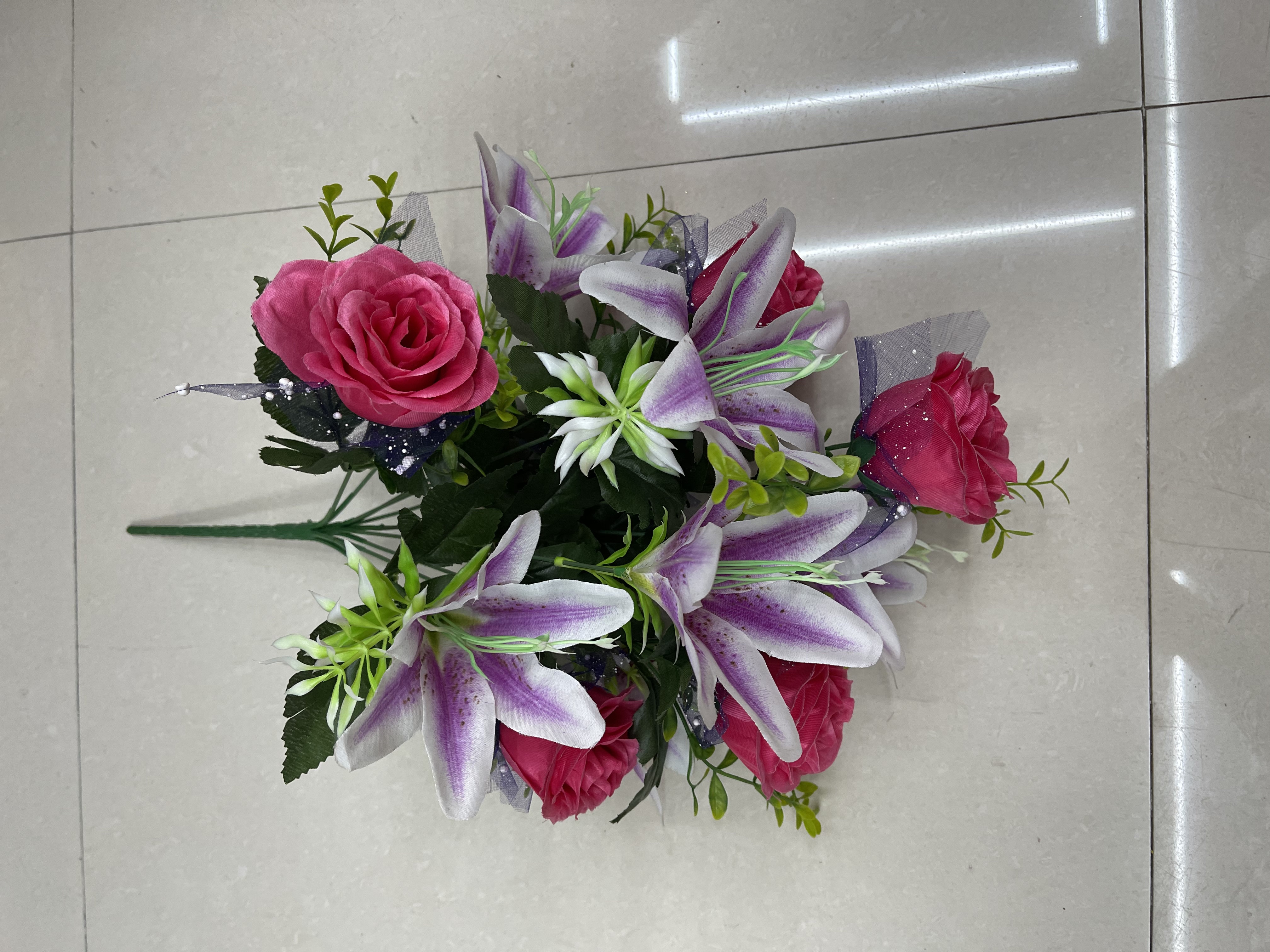 Twelve rose lilies details Picture
