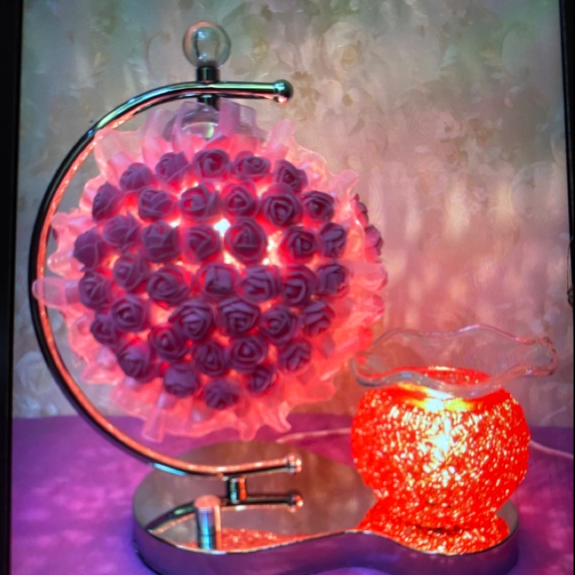 The 9567 bedroom aromatherapy lamp is a warm, romantic and creative bedside lamp for wedding room decoration