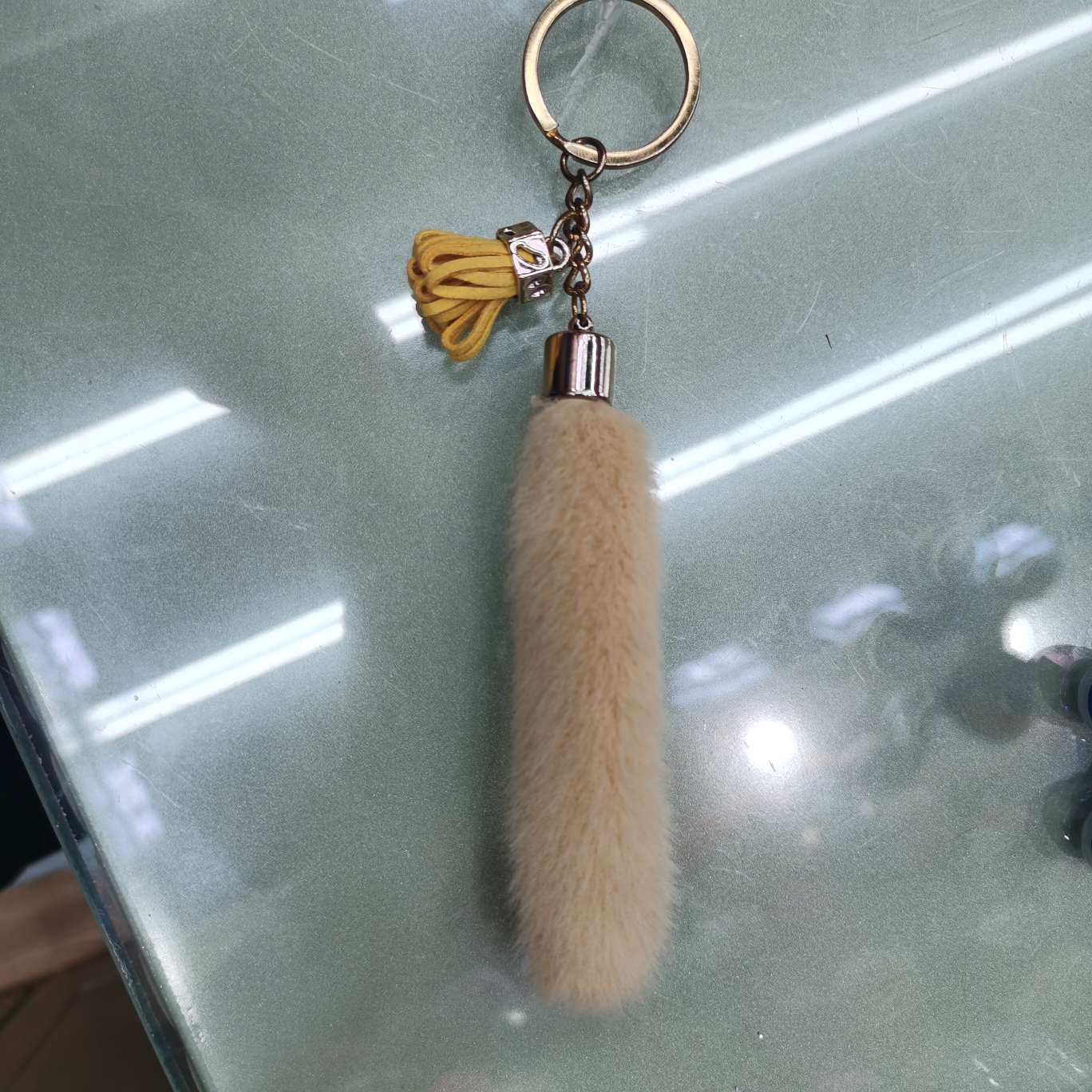 Tail A102 keychain detail image 1