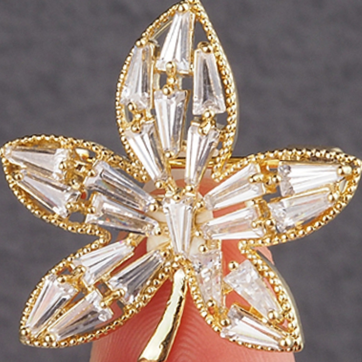 Large leaf brooch