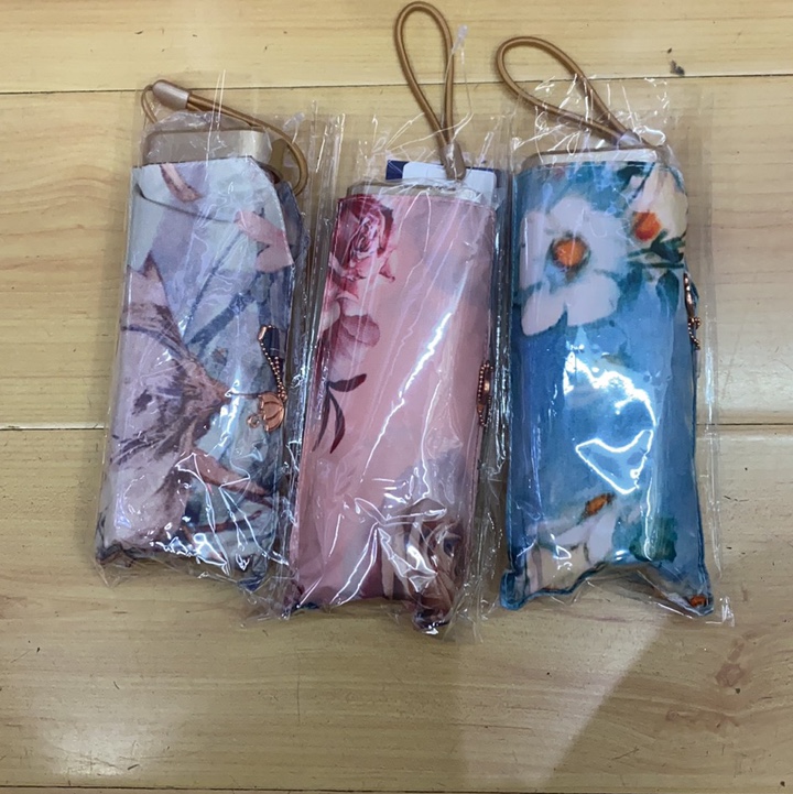 A simple six-fold flat-bone sun umbrella