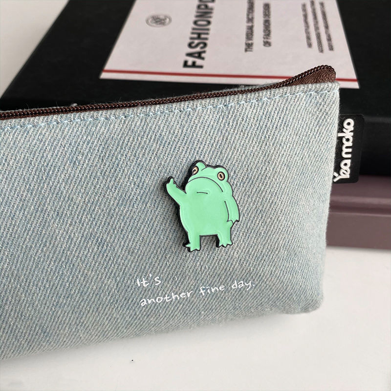 Funny Frog brooch, Korean version of ins student cute cartoon badge, personalized and versatile brooch bag packaging details Picture
