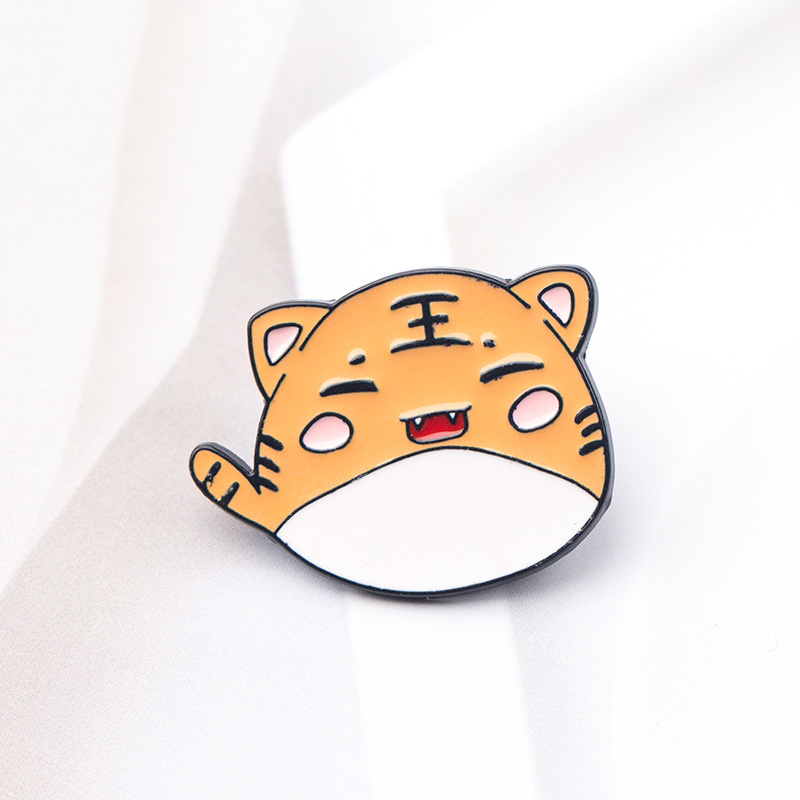 Little tiger brooch, cartoon student, cute Japanese style personality badge, animal button needle, clothes, collar needle bag, as a gift details Picture