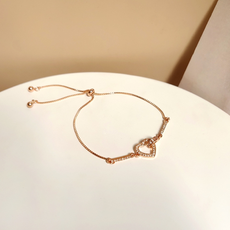 The 2021 new diamond-encrusted hollowed-out heart-shaped bracelet is a fashionable and stylish chain bracelet, a unique and trendy jewelry for women details Picture