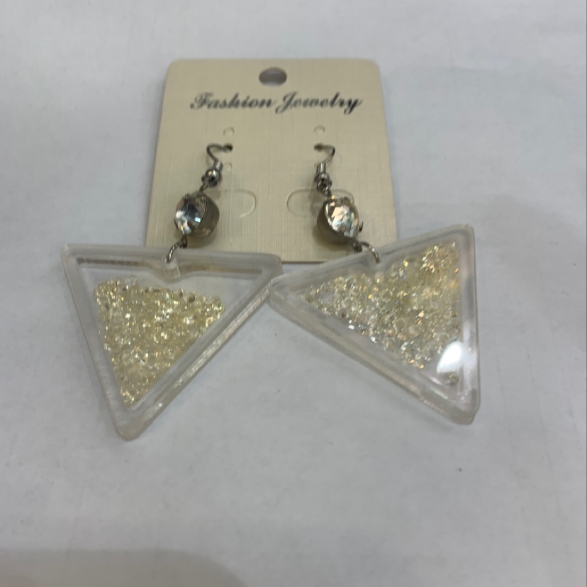 潮流时尚大方设计透明三角形