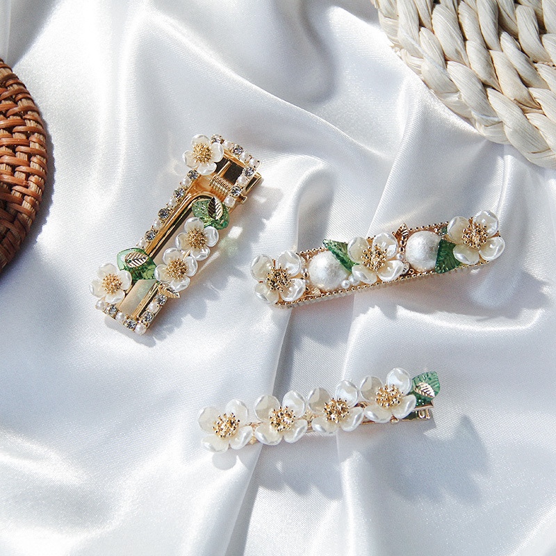 Best-selling new products: Pearl flower handcrafted hair clips, popular clips, hair accessories, headwear, fresh and cute girl's duckbill clips