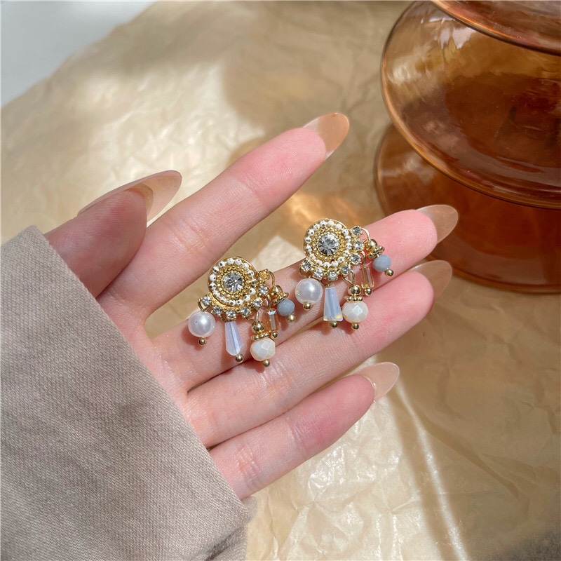 Premium touch round pearl fringe Sweet maiden delicate earrings.