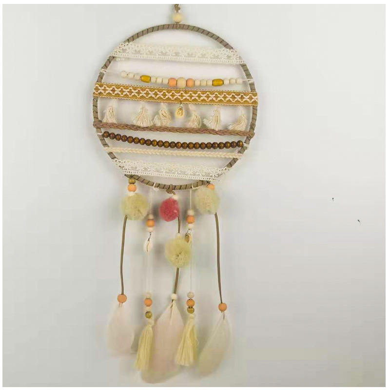 كما انه يزوِّد غرف النوم بمنتجات الريش الاحمر Item Picture