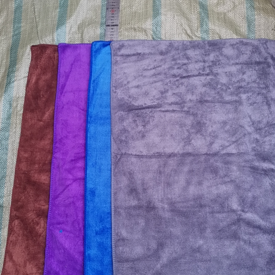 Microfiber absorbent wipes