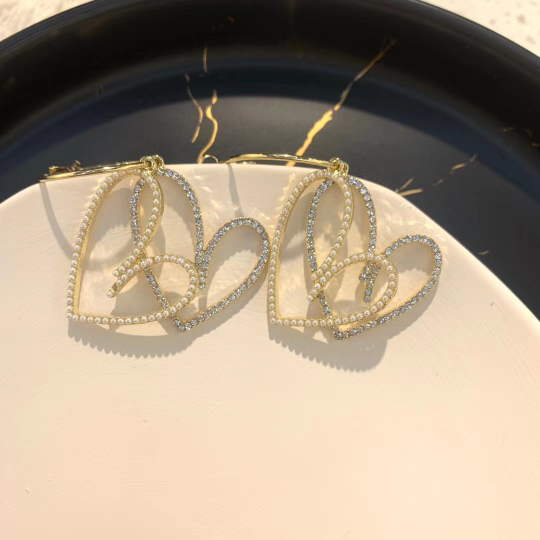 Red earrings, feminine and fashionable stud earrings, 2021 new trendy earrings, internet-famous earrings, New Year ear clips, no ear holes 1 details Picture