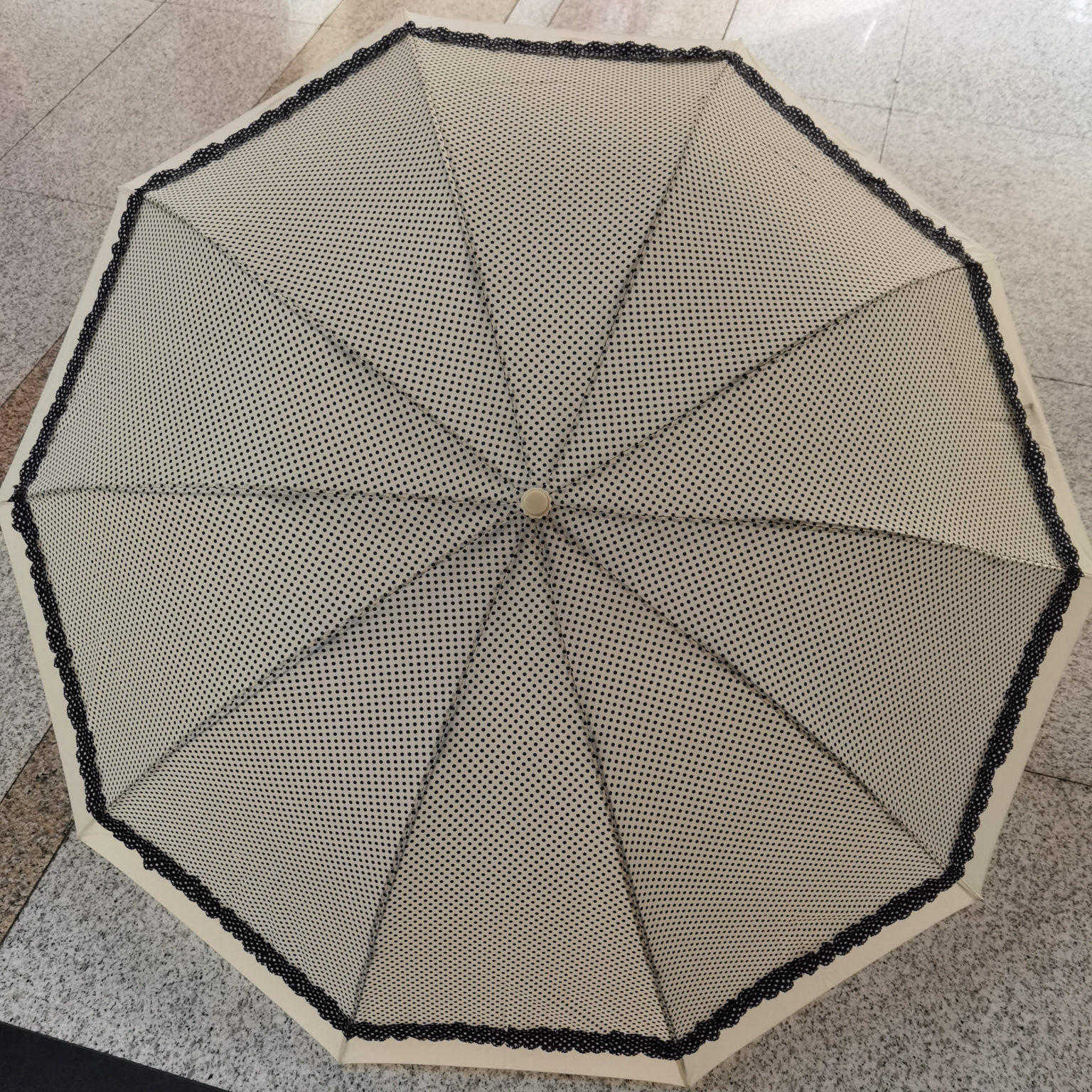 Triple fold extra point lace umbrella