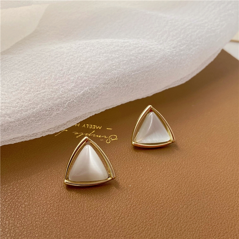 Premium earrings 2021 new fashion Korean style stud earrings Women simple earrings Net Red earrings Triangle shell Stud earrings 67 thumbnail