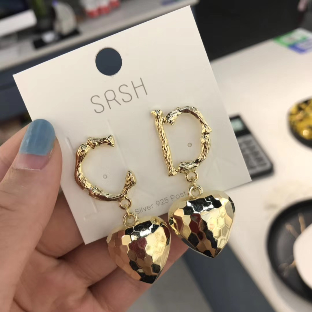 Rabbit Earrings for Women, 2021 New trendy ear studs, cute summer style, personalized earrings, French ear clips, no ear holes 3 Application Scenario