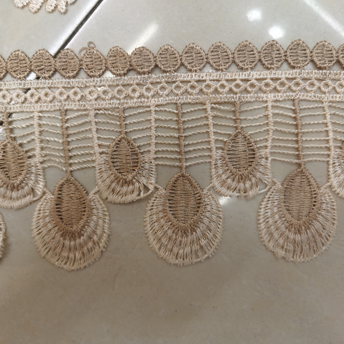 37 Water-soluble lace