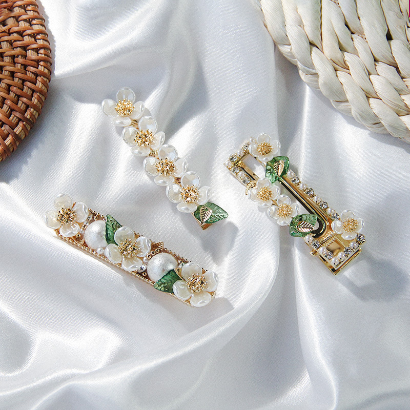 Best-selling new products: Pearl flower handcrafted hair clips, popular clips, hair accessories, headwear, fresh and cute girl's duckbill clips Specification image