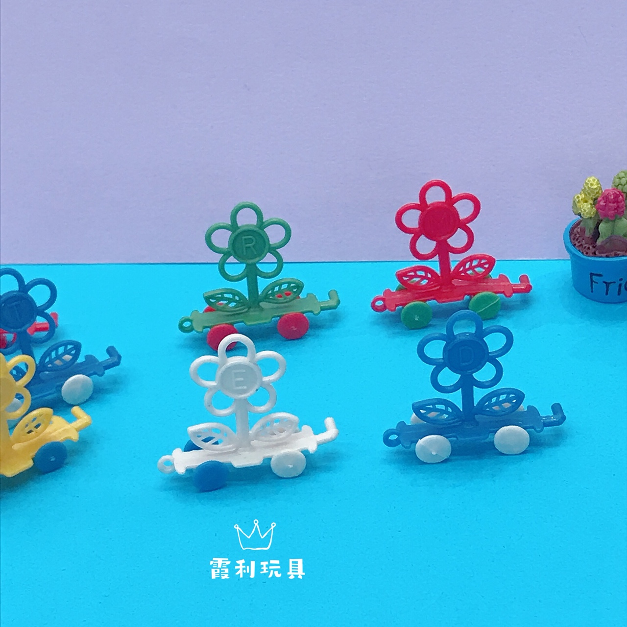 Little flower letter car children's plastic toy gift Gacha