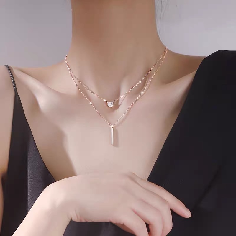 A new summer women's double-layered collarbone chain with a light luxury and niche design from Japan and South Korea Application Scenario