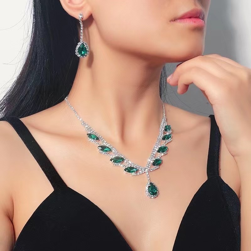 Diamond necklace 60