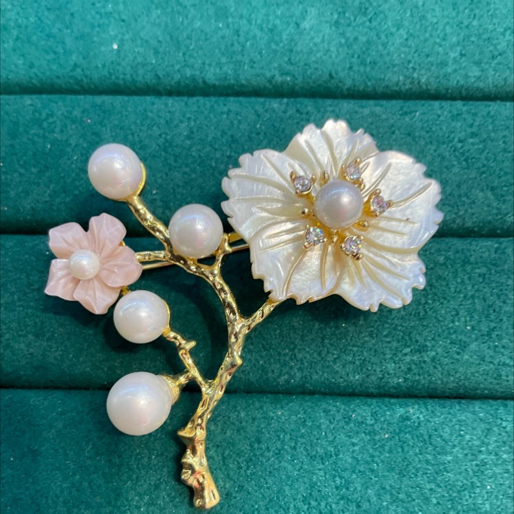 Flower shell brooch Corsage women accessories Luxury atmosphere fashion everything
