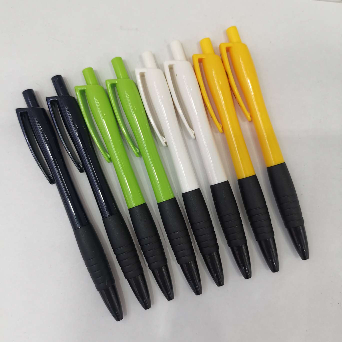 Ballpoint pens are available in stock, trade number 605. Each set contains 32 pens and each box contains 1,920 pens Application Scenario