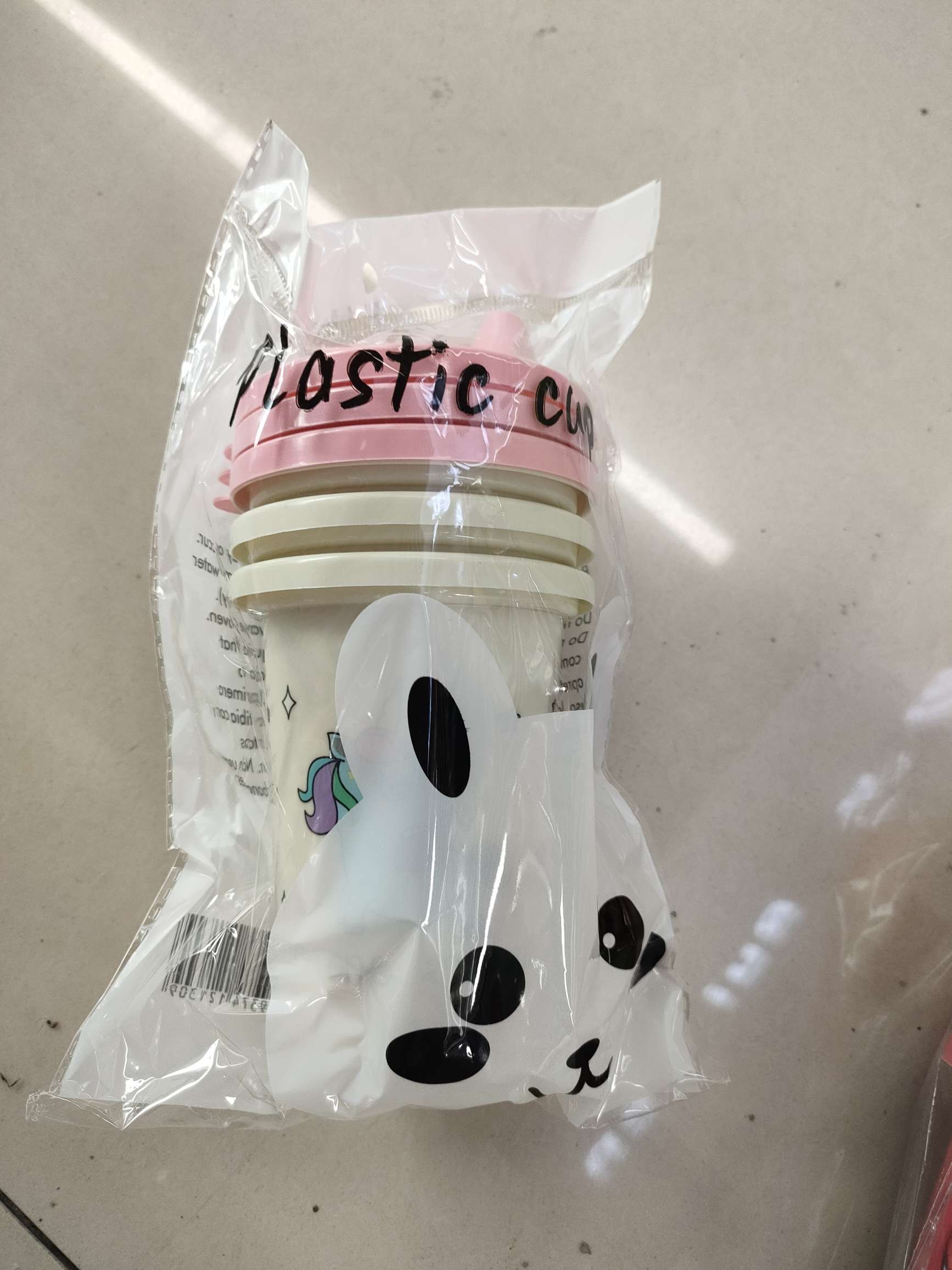 Children's plastic sleeve cups detail image 3