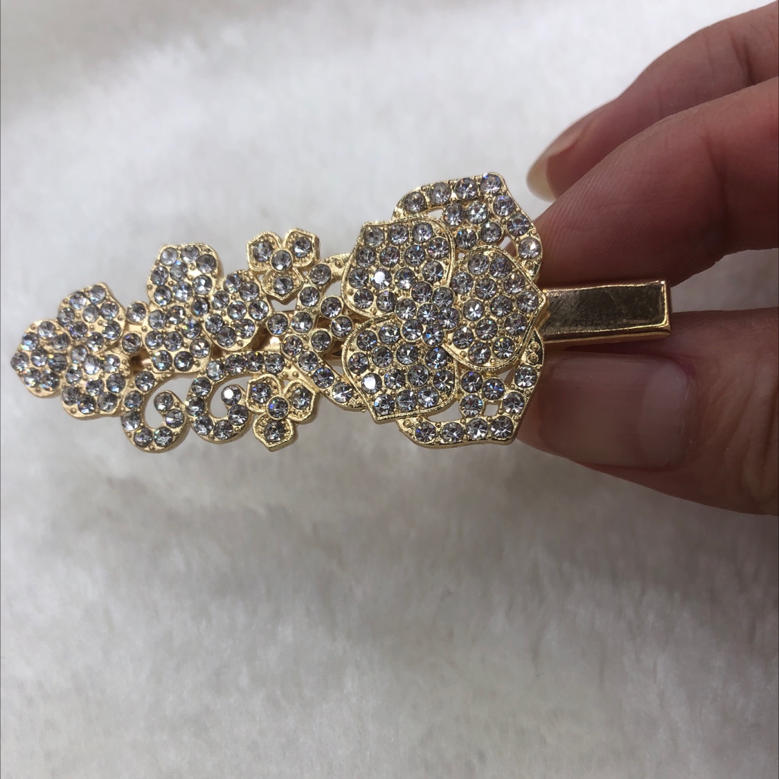 Three-petal flower rhinestone duck clip thumbnail