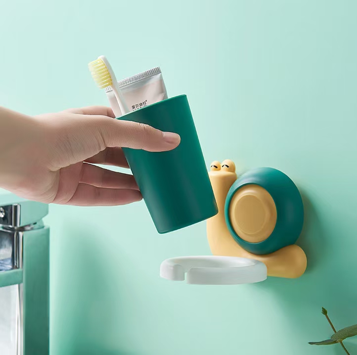 Brushing cup, children's cup detail image 4