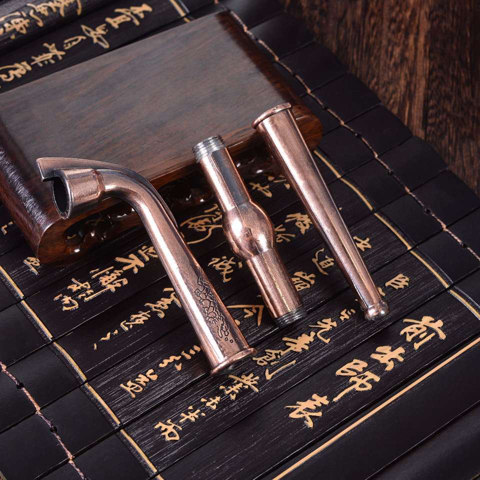 The manufacturer supplies copper-like three-joint copper cigarette butts, filters, long cigarette kettles, grand smoking utensils, business gifts and wholesale gifts Application Scenario