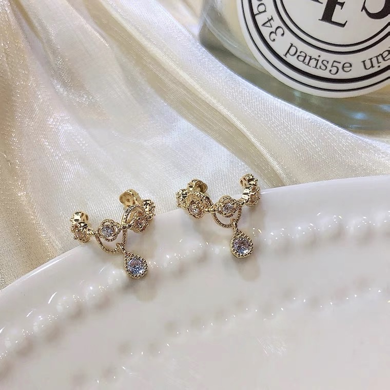 Simple and painless ear clips, no ear holes, internet-famous style, French woven retro water drop fashionable ear bone clips, versatile earrings detail image 3