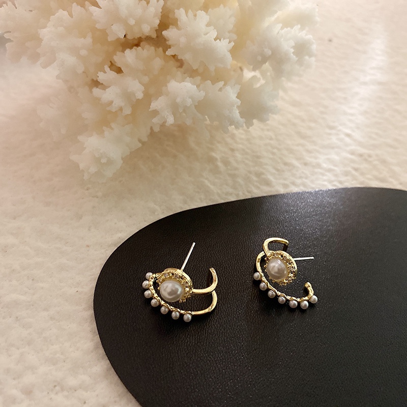 Metallic pearl earrings, French charm