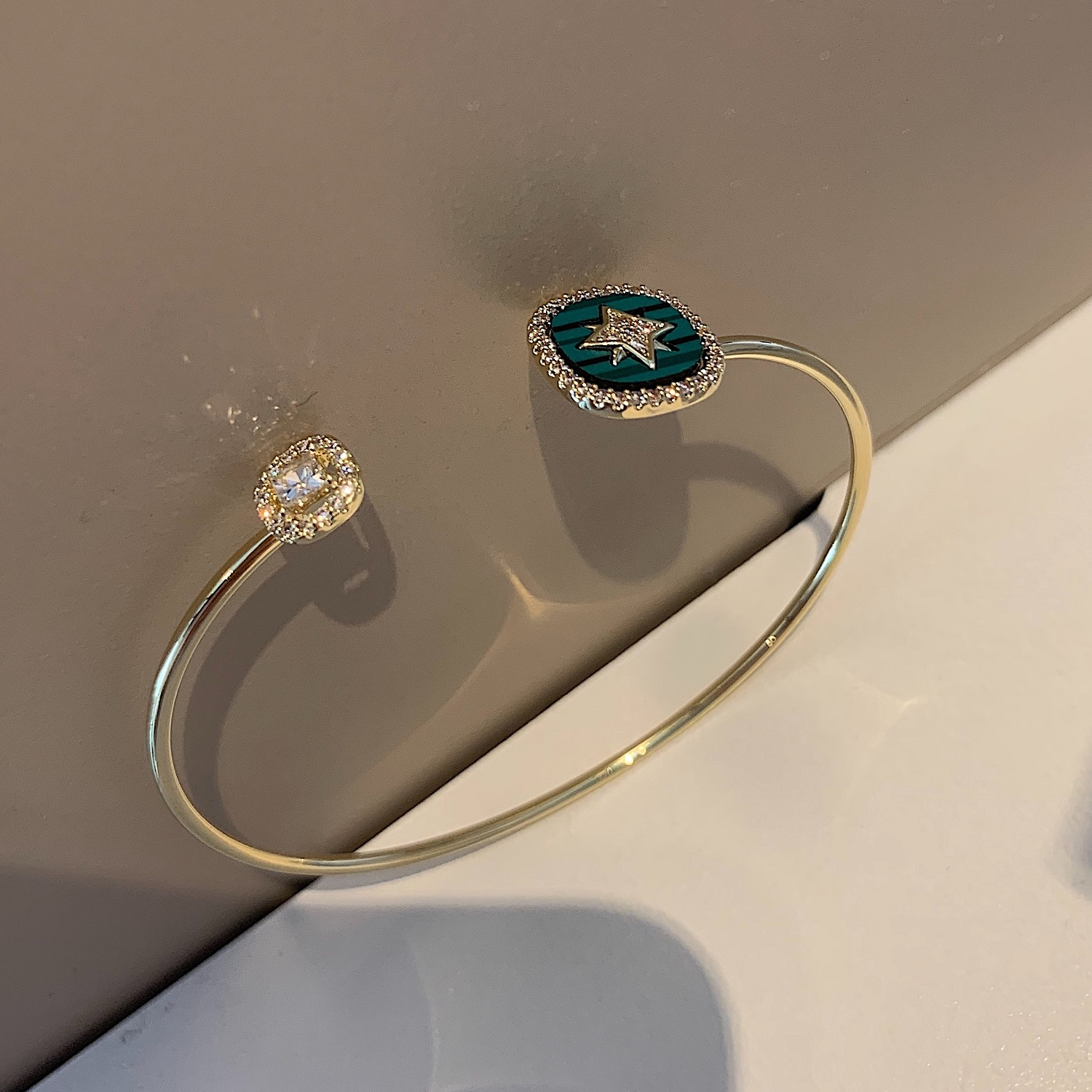 The original and niche design of the open bracelet for women on Instagram in 2021 is a trendy and personalized bracelet accessory