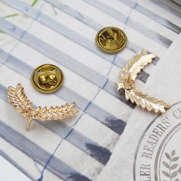 Retro and artistic style, fashionable and exquisite European and American golden wheat ear metal jewelry details Picture